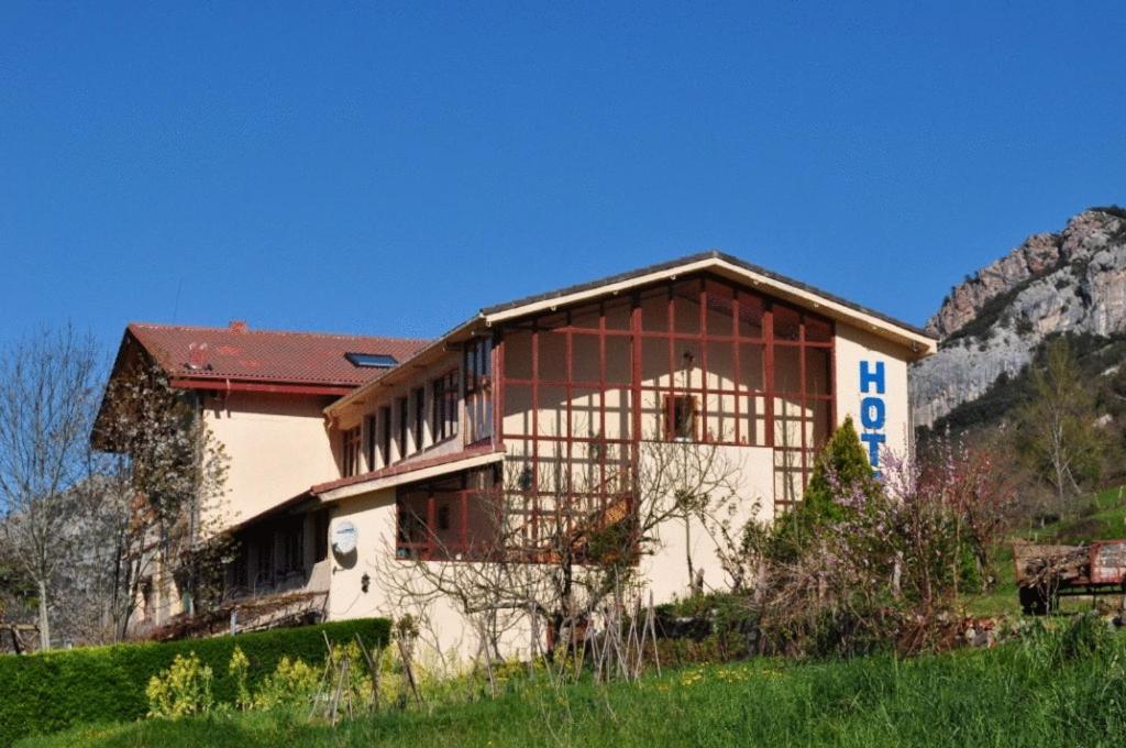 Hotel Torrecerredo Arenas De Cabrales Luaran gambar